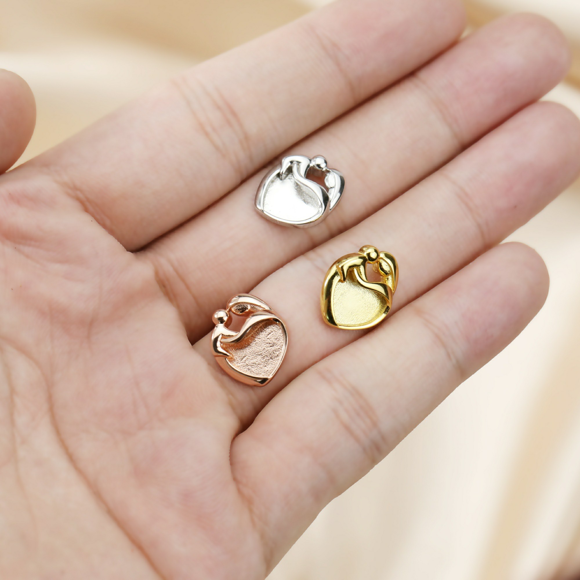 تعليقة فضة استرلينية عيار 925  - مراجعة Resin Art Baby وسعره
